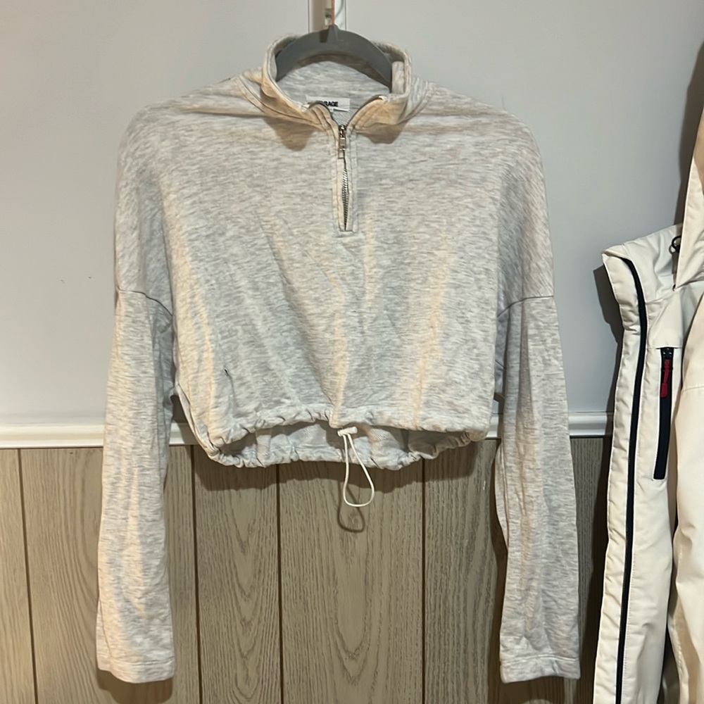 Women’s extra small cropped adjustable crew neck.